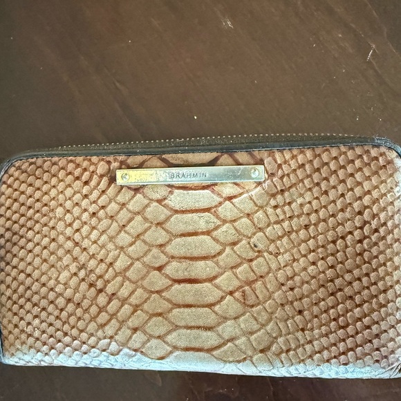 Brahman ladies preowned Cordelia wallet good condition 4 1/2 x 8” - Picture 5 of 14